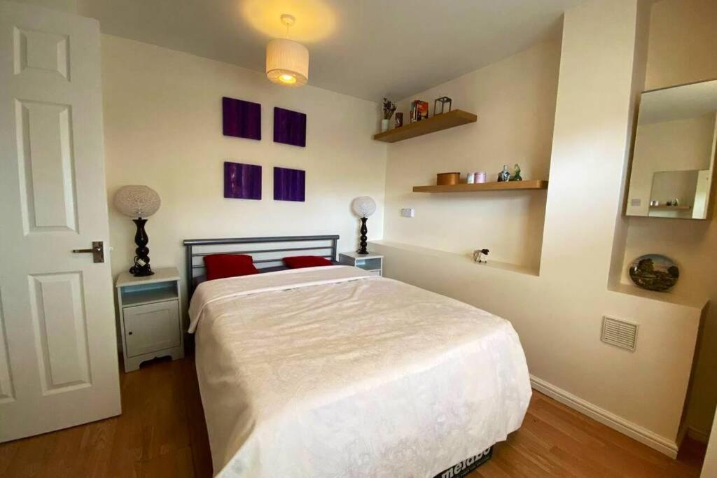 Two Bedroom Garden Flat In Zone 2 Londra Exterior foto