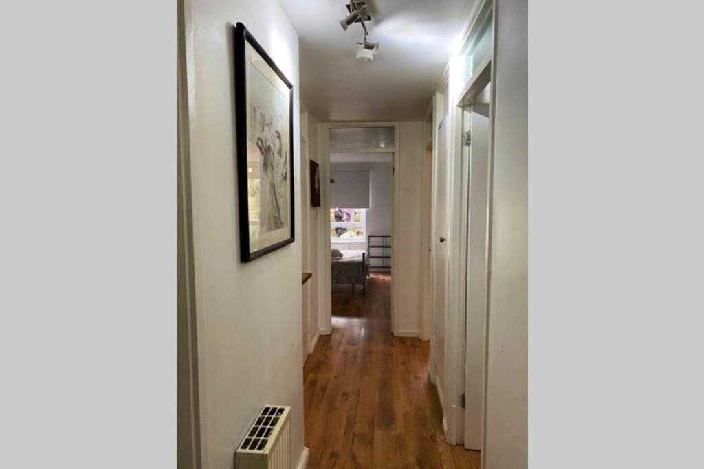 Two Bedroom Garden Flat In Zone 2 Londra Exterior foto