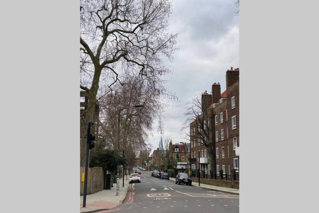 Two Bedroom Garden Flat In Zone 2 Londra Exterior foto